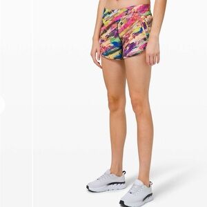 Women’s Lululemon Tracker LR Short 4” Lined - Size 4 - NWT